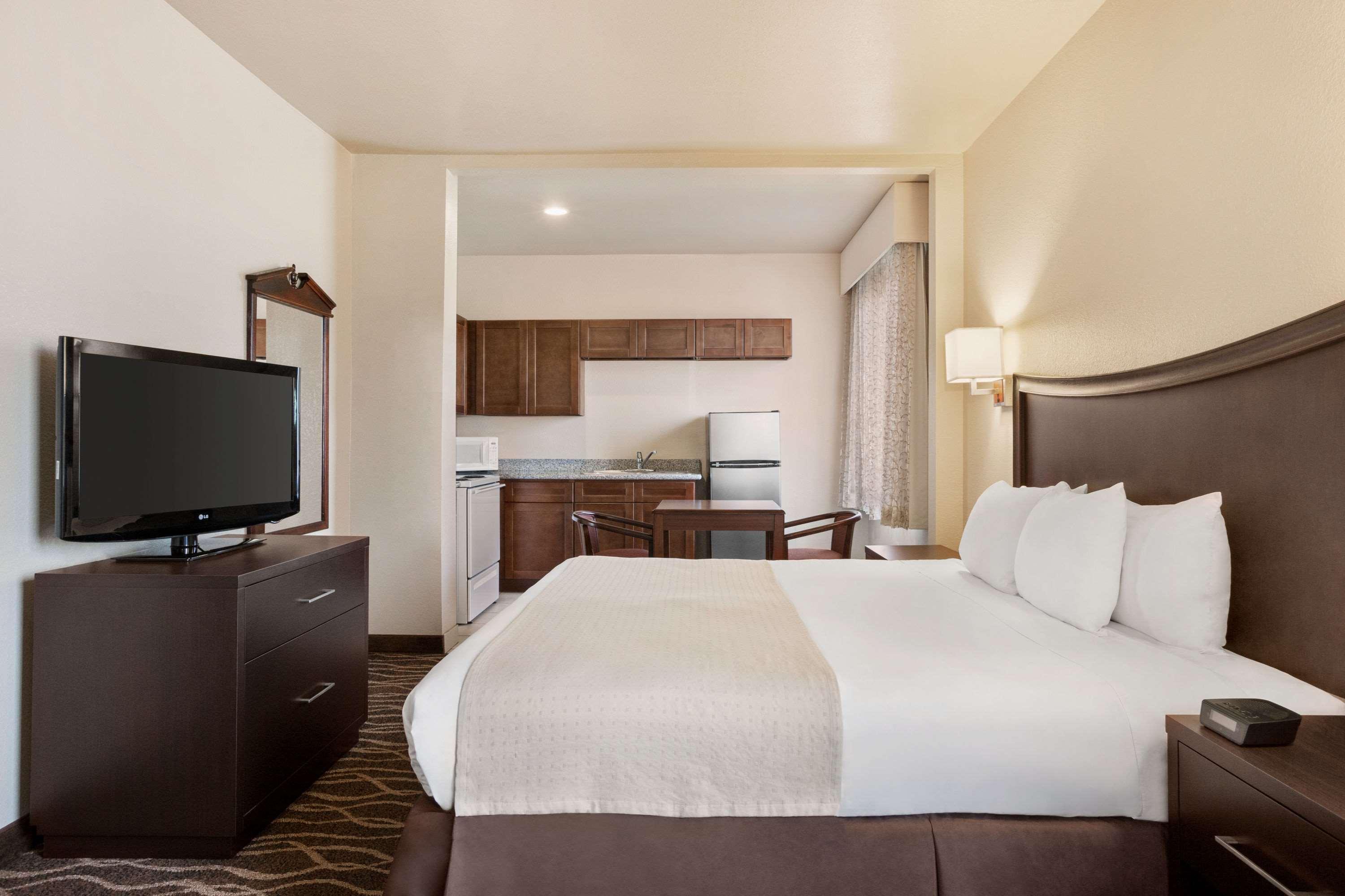 Baymont By Wyndham Clute Lake Jackson Extérieur photo