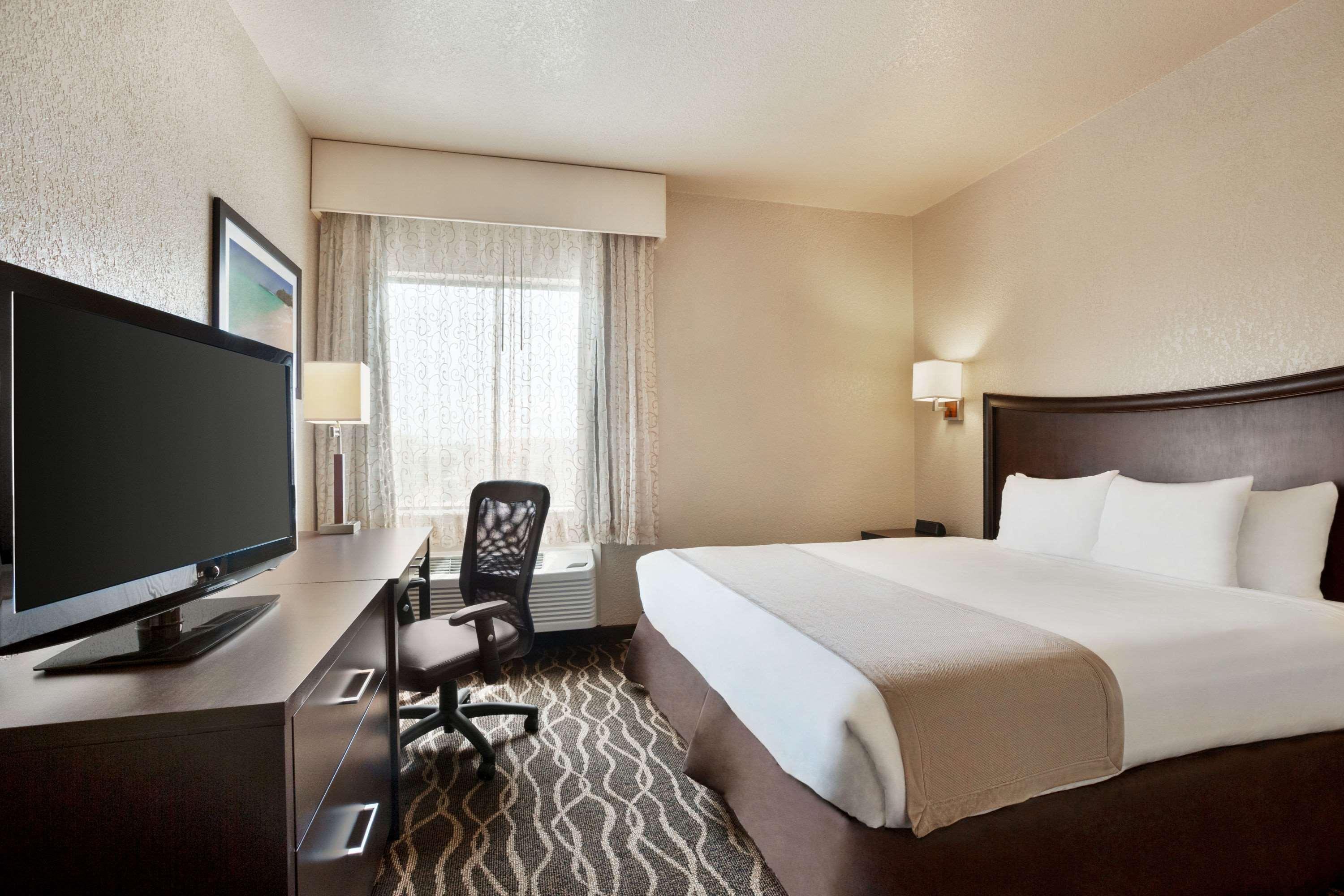 Baymont By Wyndham Clute Lake Jackson Extérieur photo