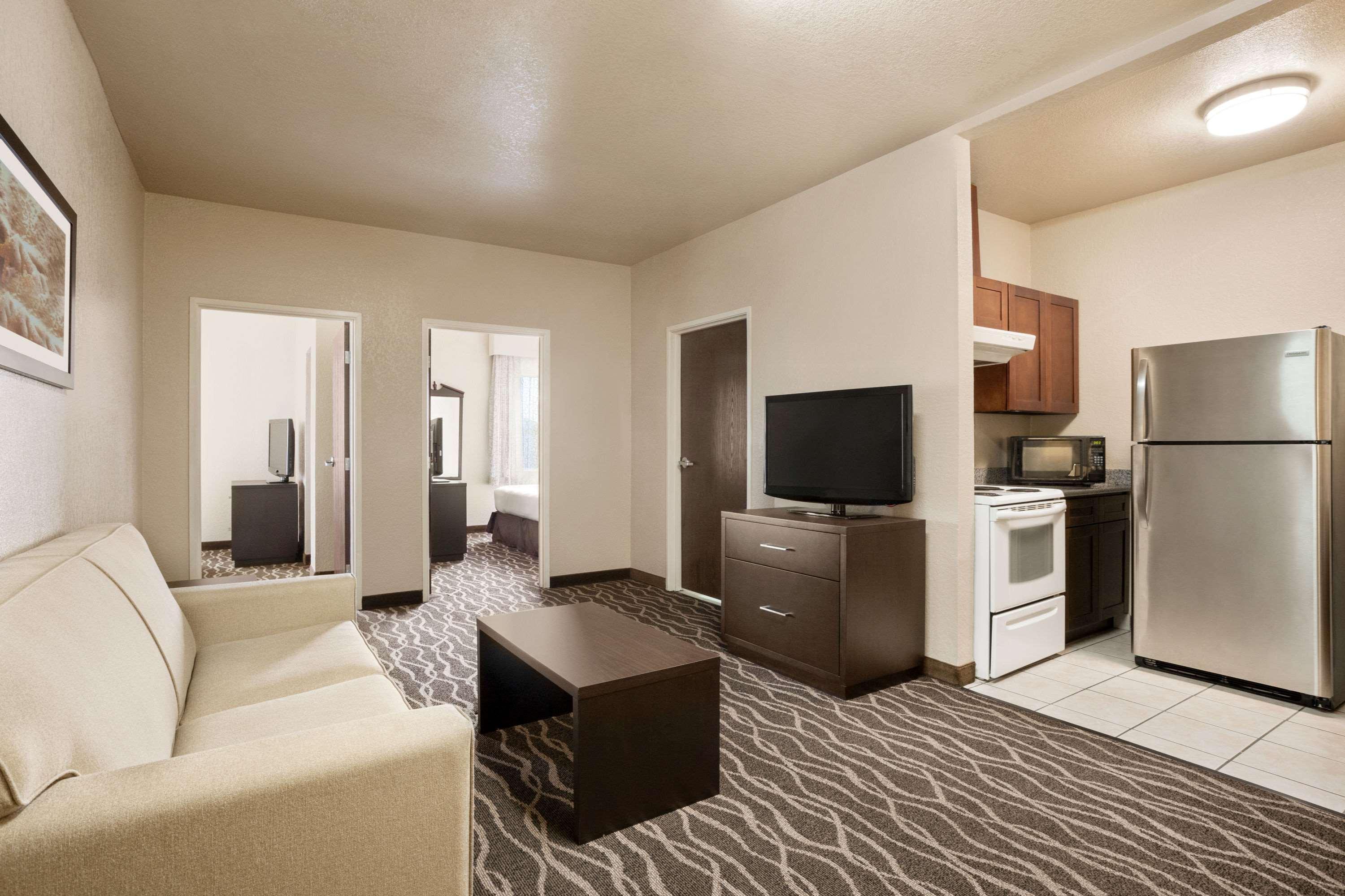 Baymont By Wyndham Clute Lake Jackson Extérieur photo