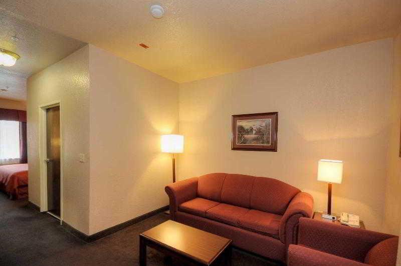 Baymont By Wyndham Clute Lake Jackson Chambre photo