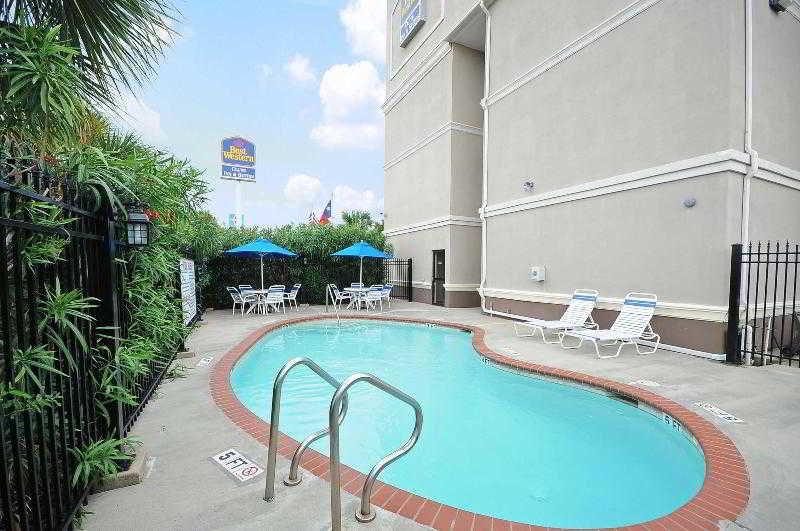Baymont By Wyndham Clute Lake Jackson Extérieur photo