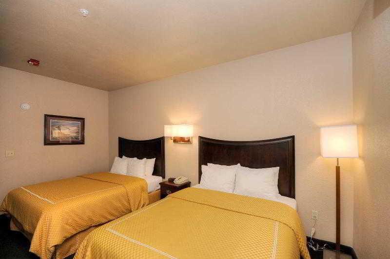 Baymont By Wyndham Clute Lake Jackson Chambre photo
