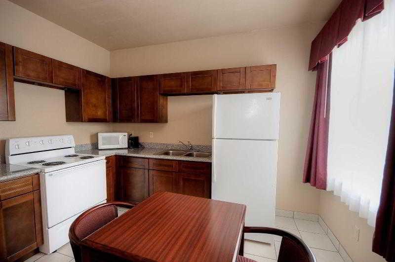 Baymont By Wyndham Clute Lake Jackson Chambre photo