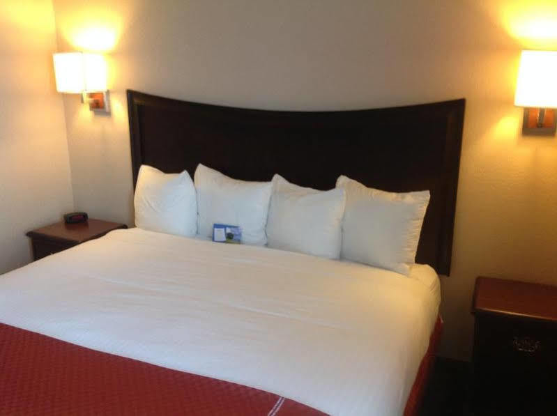 Baymont By Wyndham Clute Lake Jackson Extérieur photo